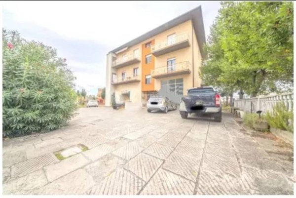 appartamento in vendita a Macerata in zona Piediripa