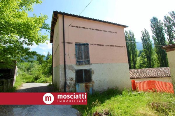 locale commerciale in vendita a Matelica in zona Braccano