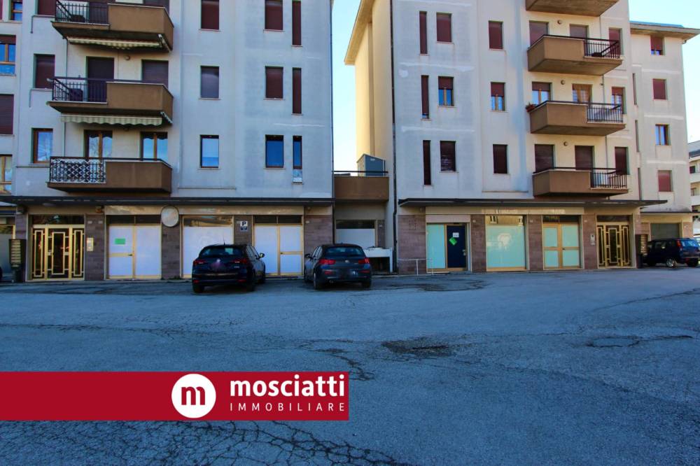 locale commerciale in vendita a Matelica