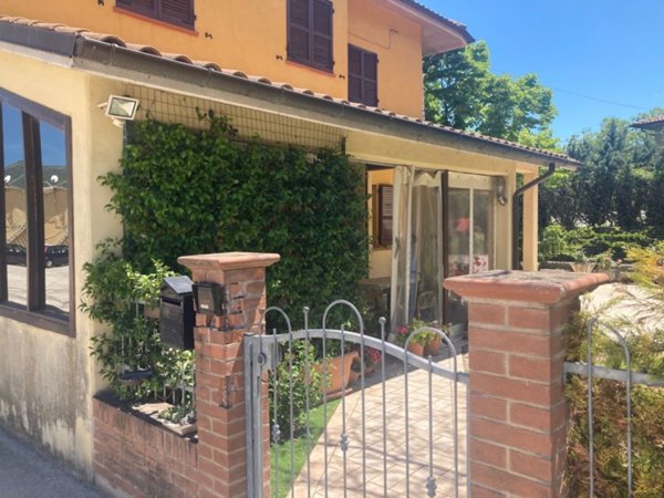 casa indipendente in vendita a Matelica