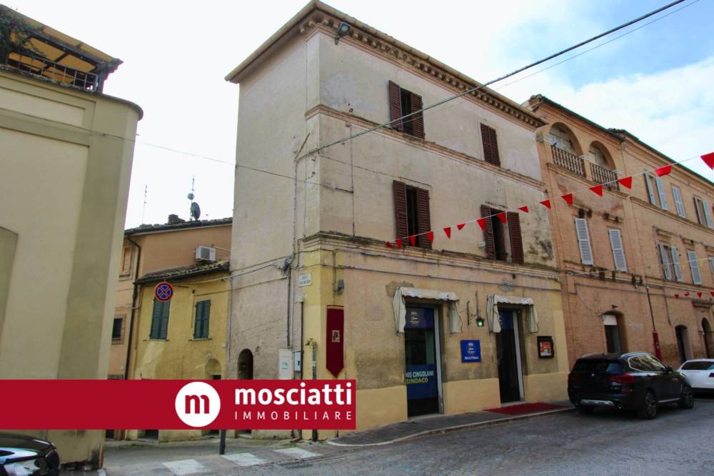 locale commerciale in vendita a Matelica