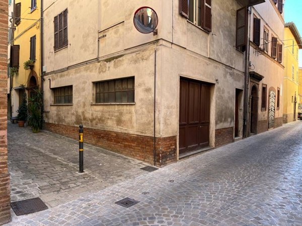 intera palazzina in vendita a Matelica