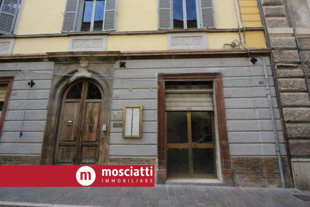 locale commerciale in vendita a Matelica