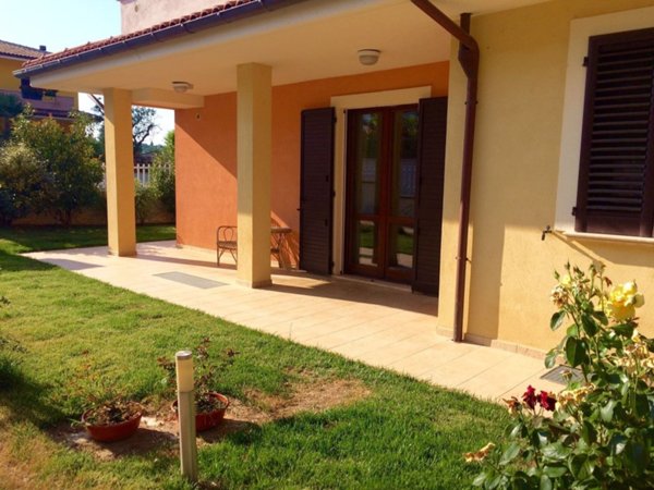 casa indipendente in vendita a Matelica