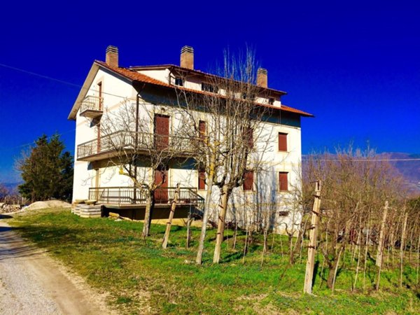 casa indipendente in vendita a Matelica