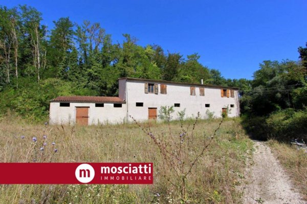 locale commerciale in vendita a Matelica in zona Mistriano