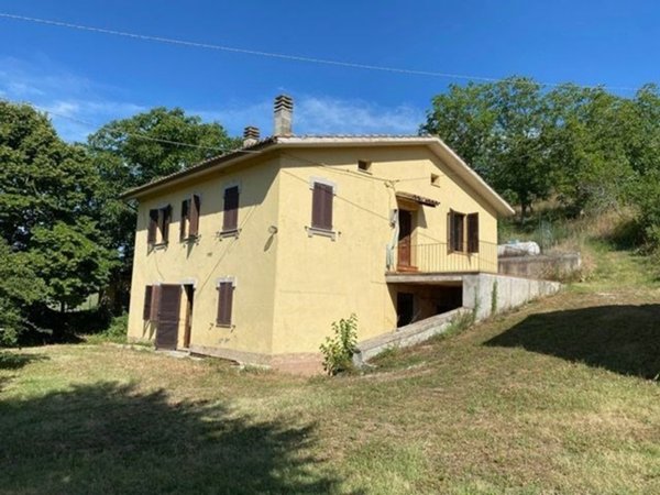 casa indipendente in vendita a Matelica