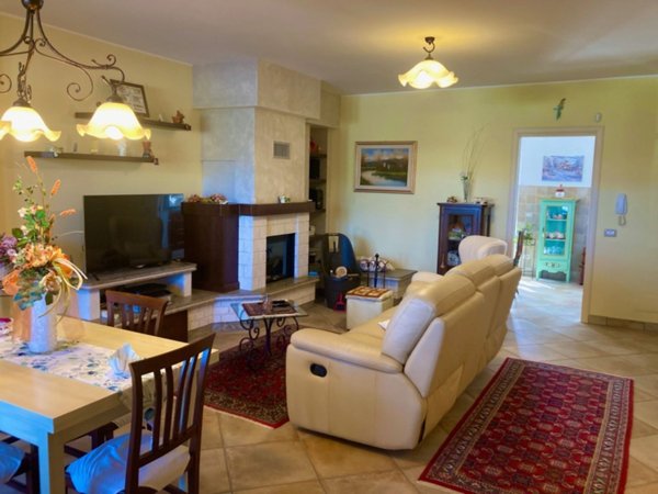 casa indipendente in vendita a Matelica