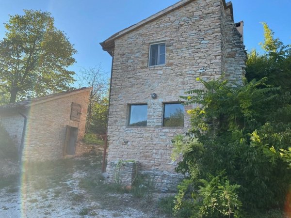 casa indipendente in vendita a Matelica in zona Braccano