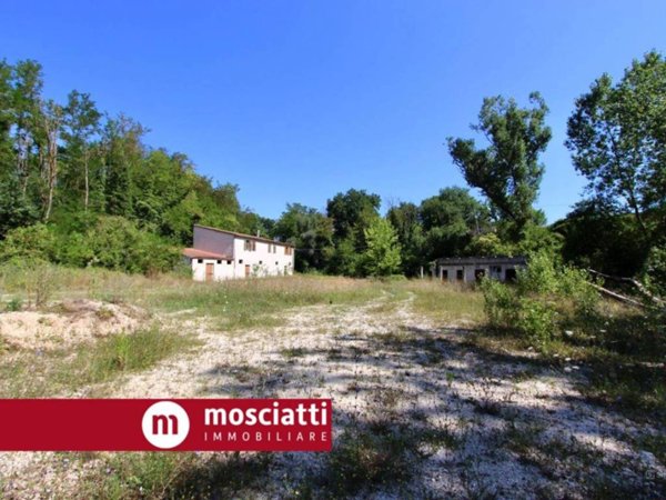 negozio in vendita a Matelica in zona Mistriano