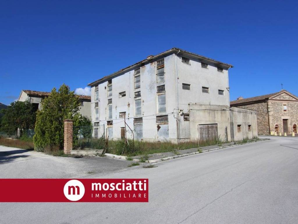 negozio in vendita a Matelica