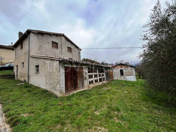 casa indipendente in vendita a Matelica