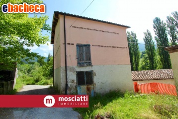 locale di sgombero in vendita a Matelica in zona Braccano