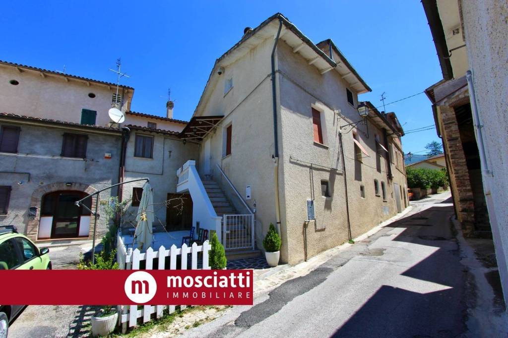 appartamento in vendita a Matelica in zona Piane
