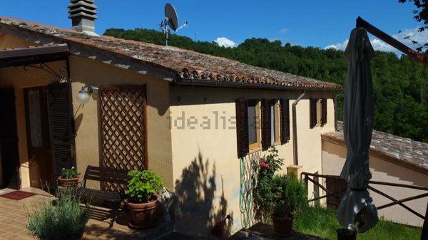 casa indipendente in vendita a Matelica in zona Braccano