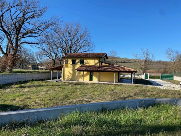 casa indipendente in vendita a Matelica in zona Terricoli