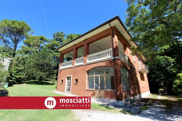 casa indipendente in vendita a Matelica