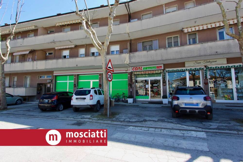 locale commerciale in vendita a Matelica