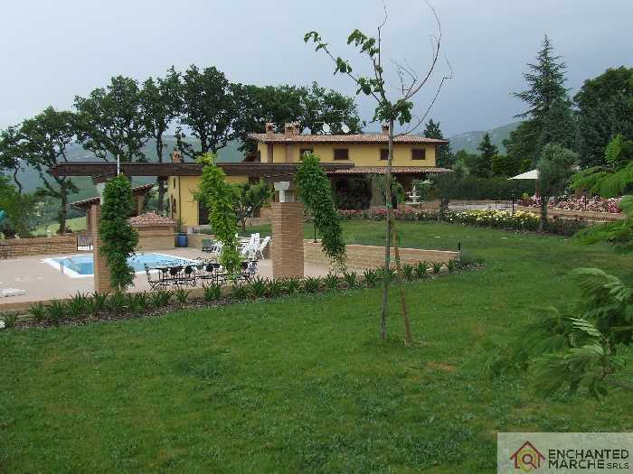 casa indipendente in vendita a Matelica