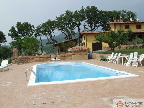 casa indipendente in vendita a Matelica