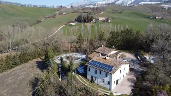 casa indipendente in vendita a Matelica