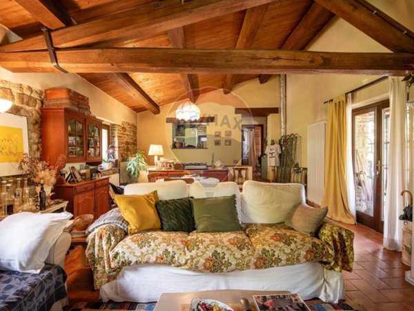 casa indipendente in vendita a Matelica