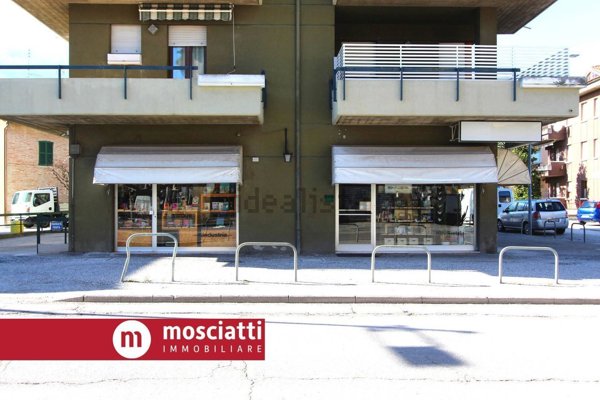locale commerciale in vendita a Matelica