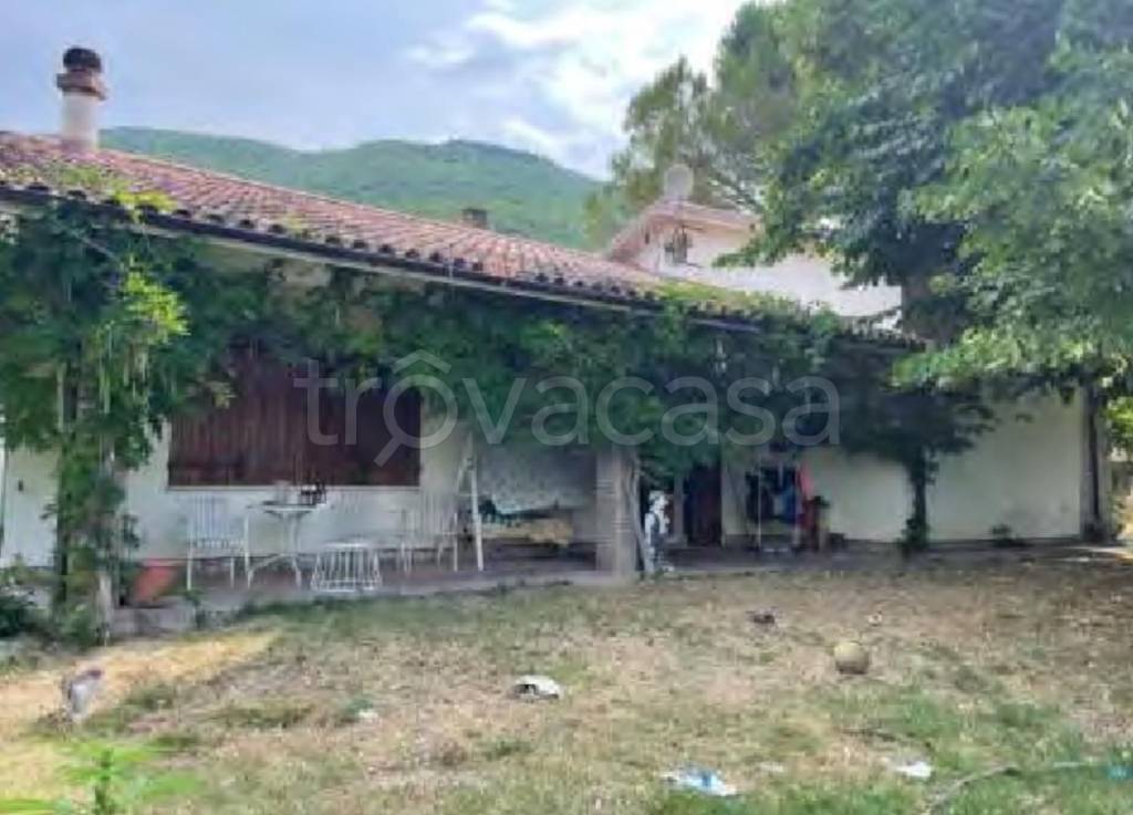 casa indipendente in vendita a Matelica in zona Valbona