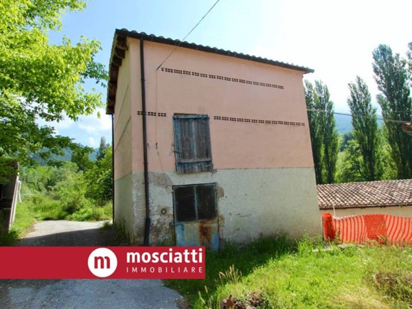 locale di sgombero in vendita a Matelica in zona Braccano