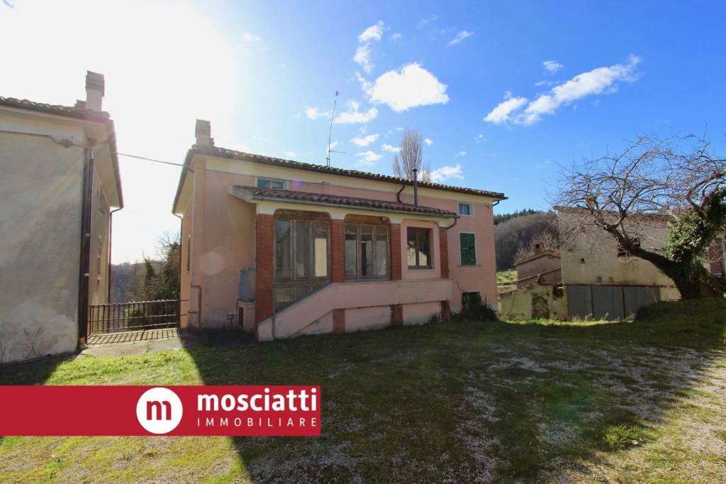 casa indipendente in vendita a Matelica in zona Braccano