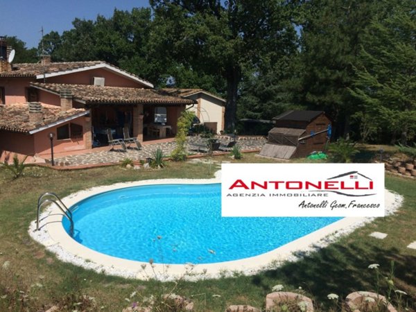 casa indipendente in vendita a Matelica