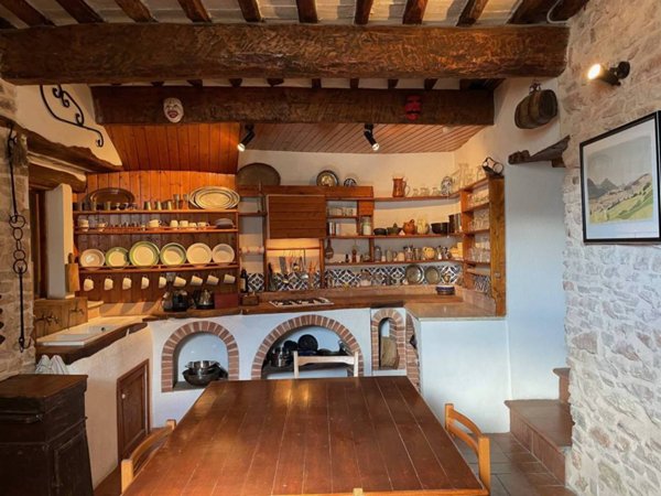 casa indipendente in vendita a Matelica in zona Braccano