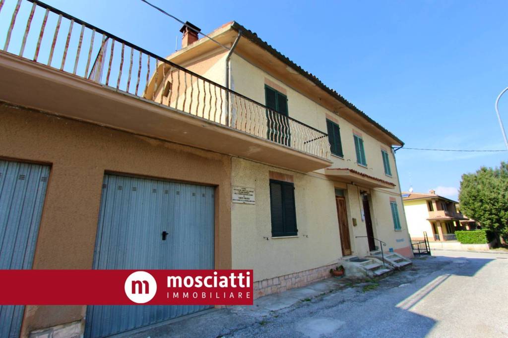 casa indipendente in vendita a Matelica
