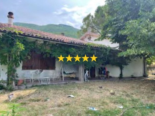 appartamento in vendita a Matelica in zona Valbona
