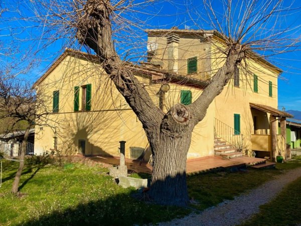 casa indipendente in vendita a Matelica in zona Mistriano