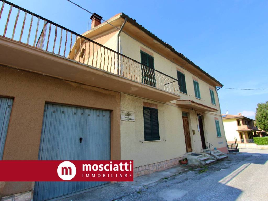 casa indipendente in vendita a Matelica