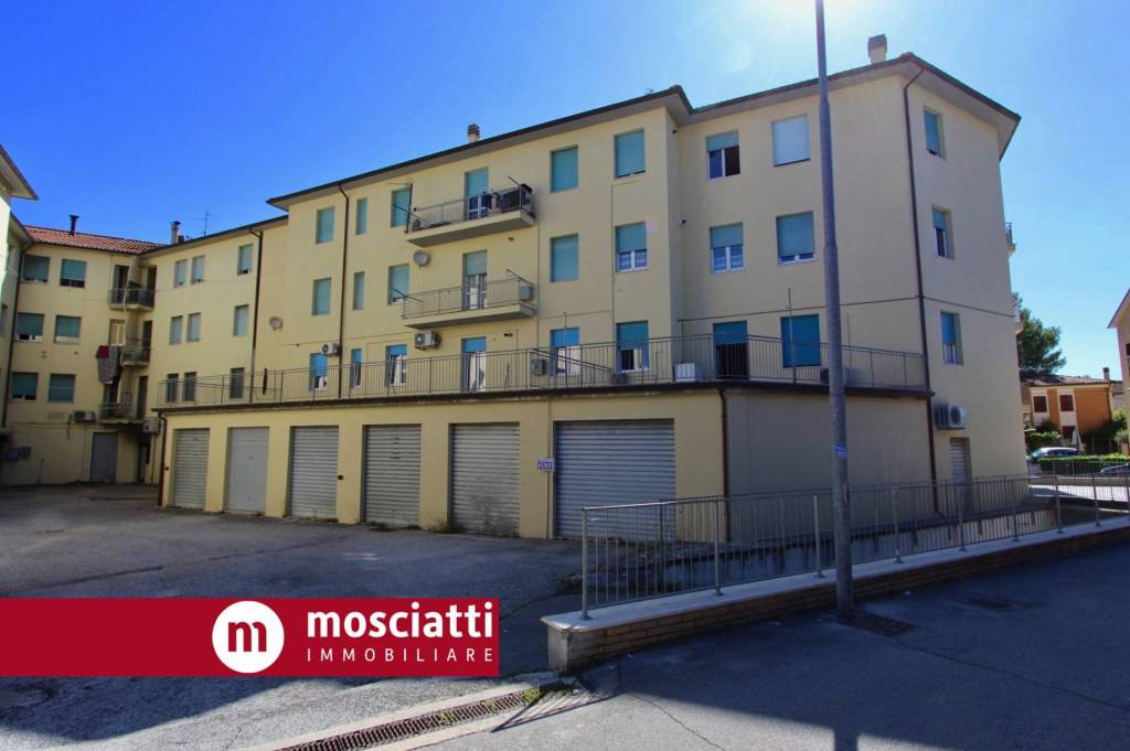 negozio in vendita a Matelica