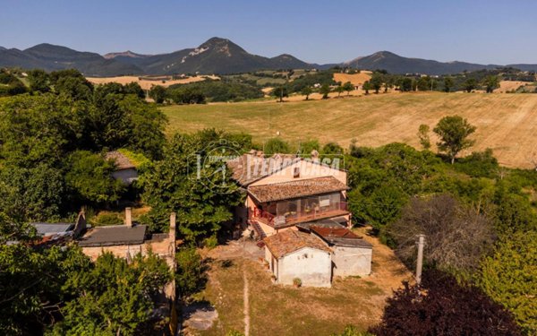 casa indipendente in vendita a Matelica