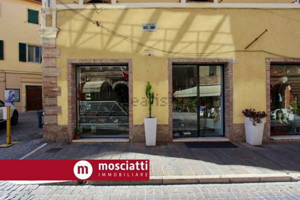 locale commerciale in vendita a Matelica