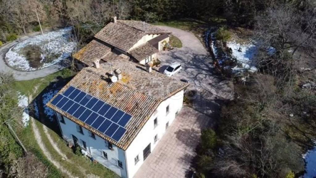 casa indipendente in vendita a Matelica