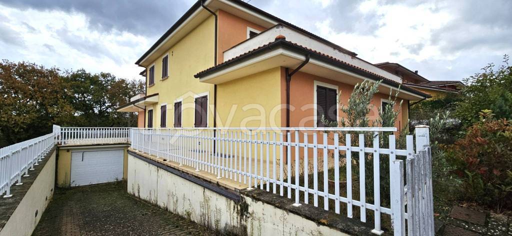 casa indipendente in vendita a Matelica