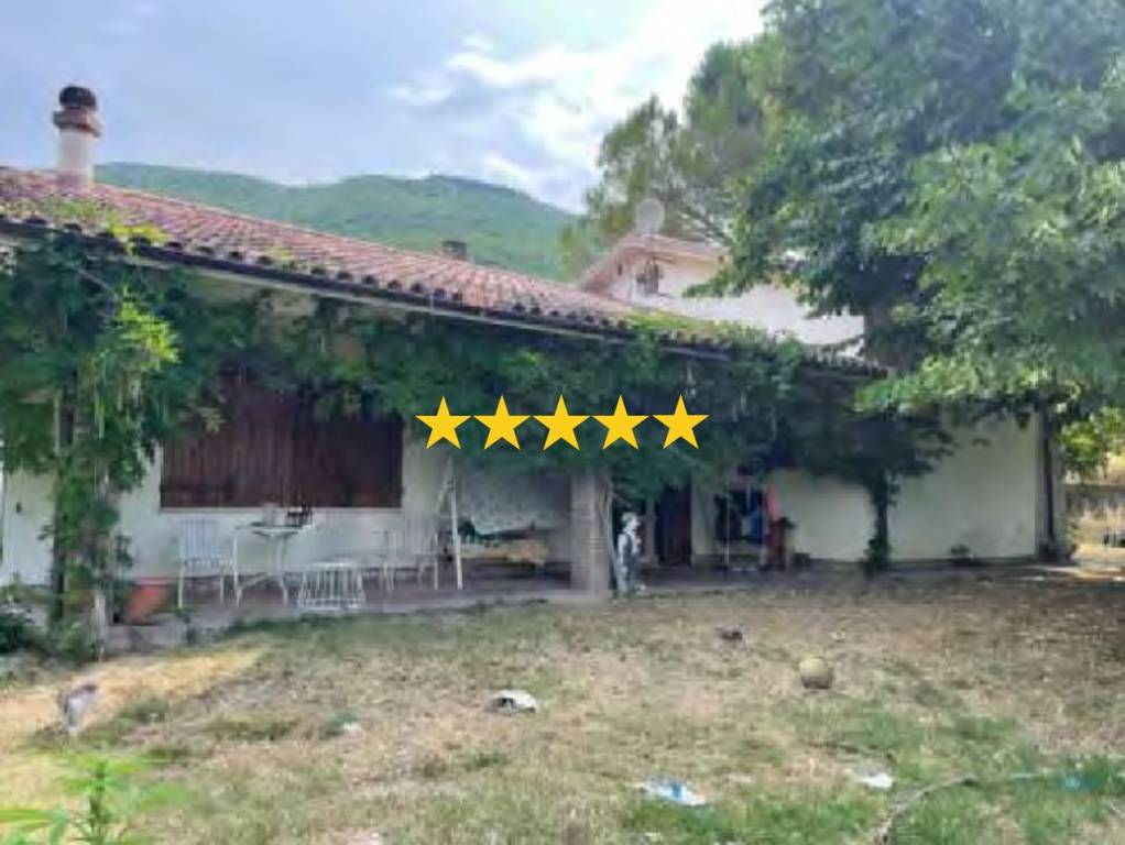 casa indipendente in vendita a Matelica in zona Valbona