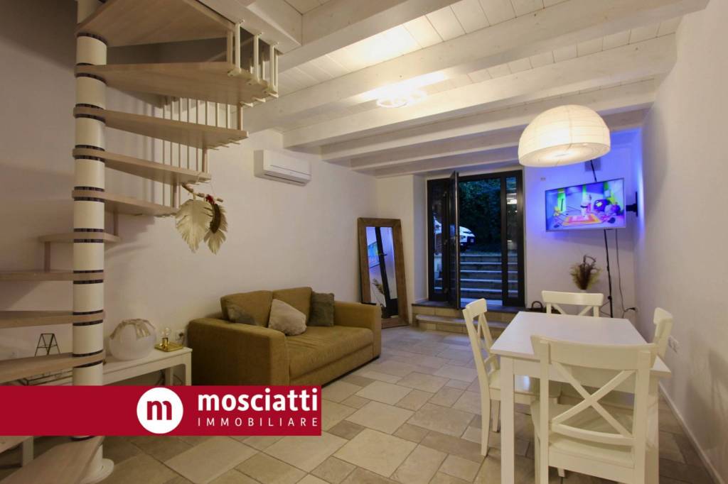 casa indipendente in vendita a Matelica