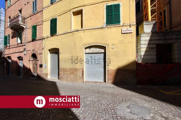 locale commerciale in vendita a Matelica