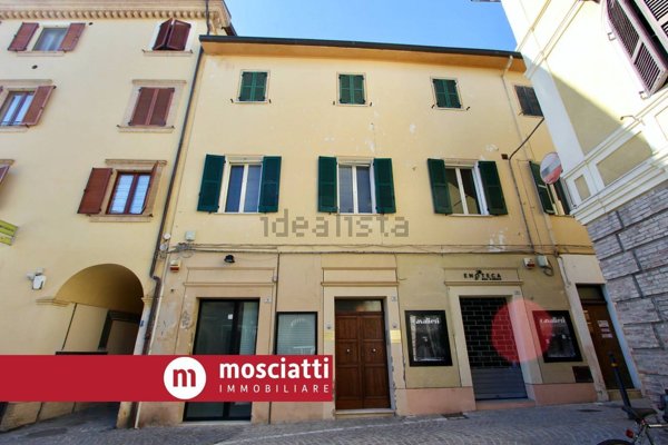 locale commerciale in vendita a Matelica