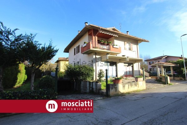 casa indipendente in vendita a Matelica