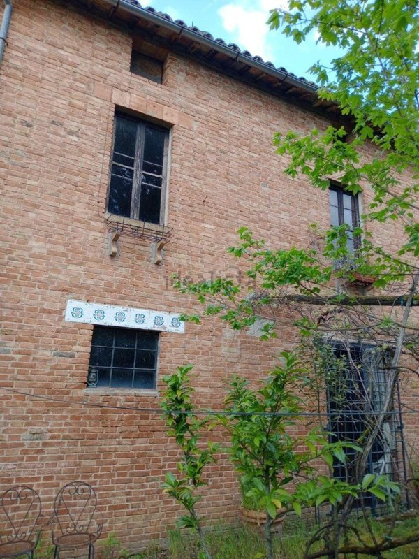 esavano in vendita a Matelica in zona Braccano