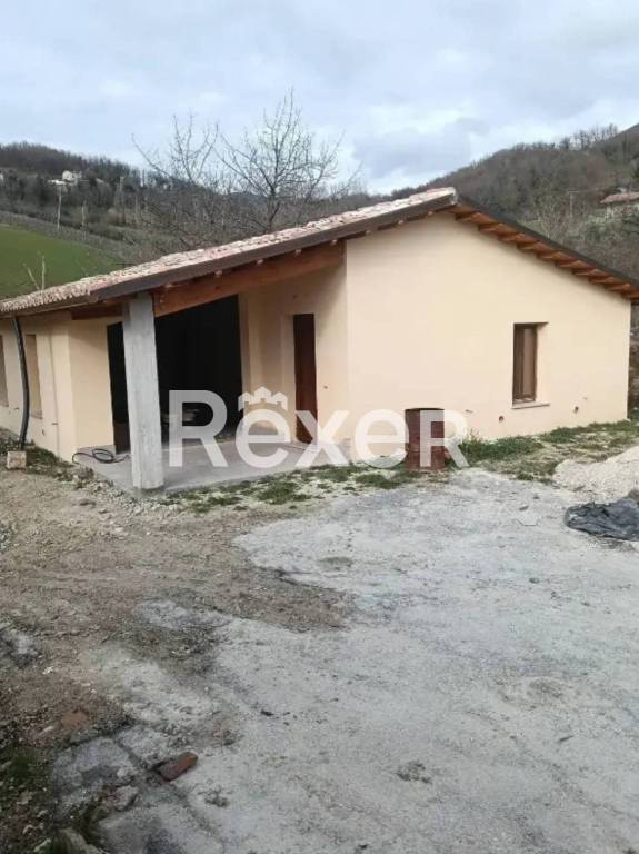 casa indipendente in vendita a Matelica