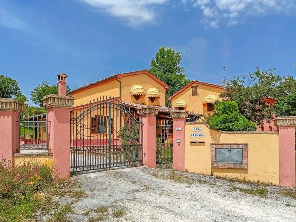 casa indipendente in vendita a Matelica