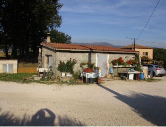 locale commerciale in vendita a Matelica